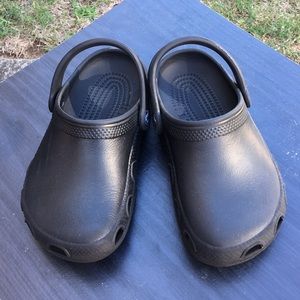 Black Crocs size 3/5